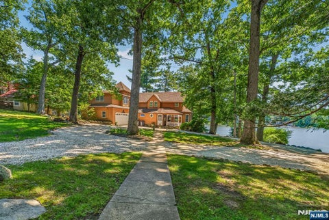 Photo of 90 Ithanell Road, Hopatcong, NJ 07843 (MLS # 26032574)