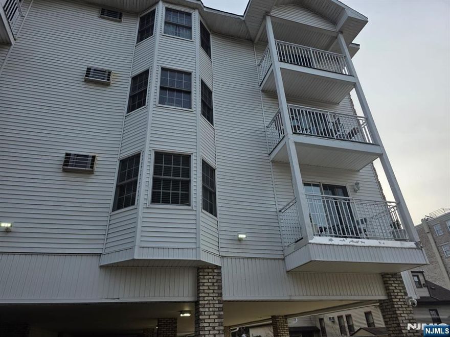 New Listing Alert! Located in the highly desirable Fairmount Section of Hackensack, this move-in ready 2-bedroom, 2-bath condo is ready for you to call home! Key Features: Updated Kitchen â€“ Modern, sleek, and perfect for cooking! Spacious Living Room â€“ Large living area with dining space for meals and relaxation. Bright Bedrooms â€“ Two sunny bedrooms, including a primary bedroom with its own private bathroom! Fresh Laminate Flooring â€“ Stylish new laminate floors throughout the living and bedroom areas. Private Terrace â€“ Step outside to enjoy a serene backyard view! 2-Car Tandem Parking â€“ Covered parking for two carsâ€”super convenient! In-Unit Washer/Dryer â€“ No need to leave home for laundry! Great closet space and ideally located with easy access to major highways, NY transportation, schools, and shopping. Donâ€™t miss out on this gemâ€”schedule a showing today!