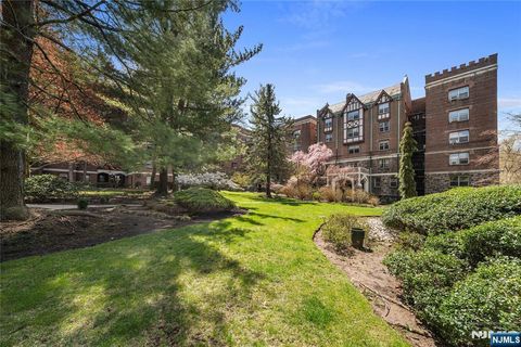 Photo of 100 E Palisade Ave #B51, Englewood, NJ 07631 (MLS # 25038857)