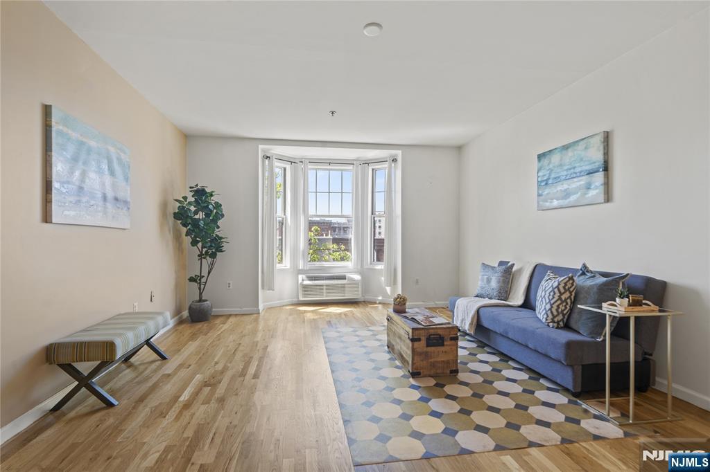 81 Grand Street 4B