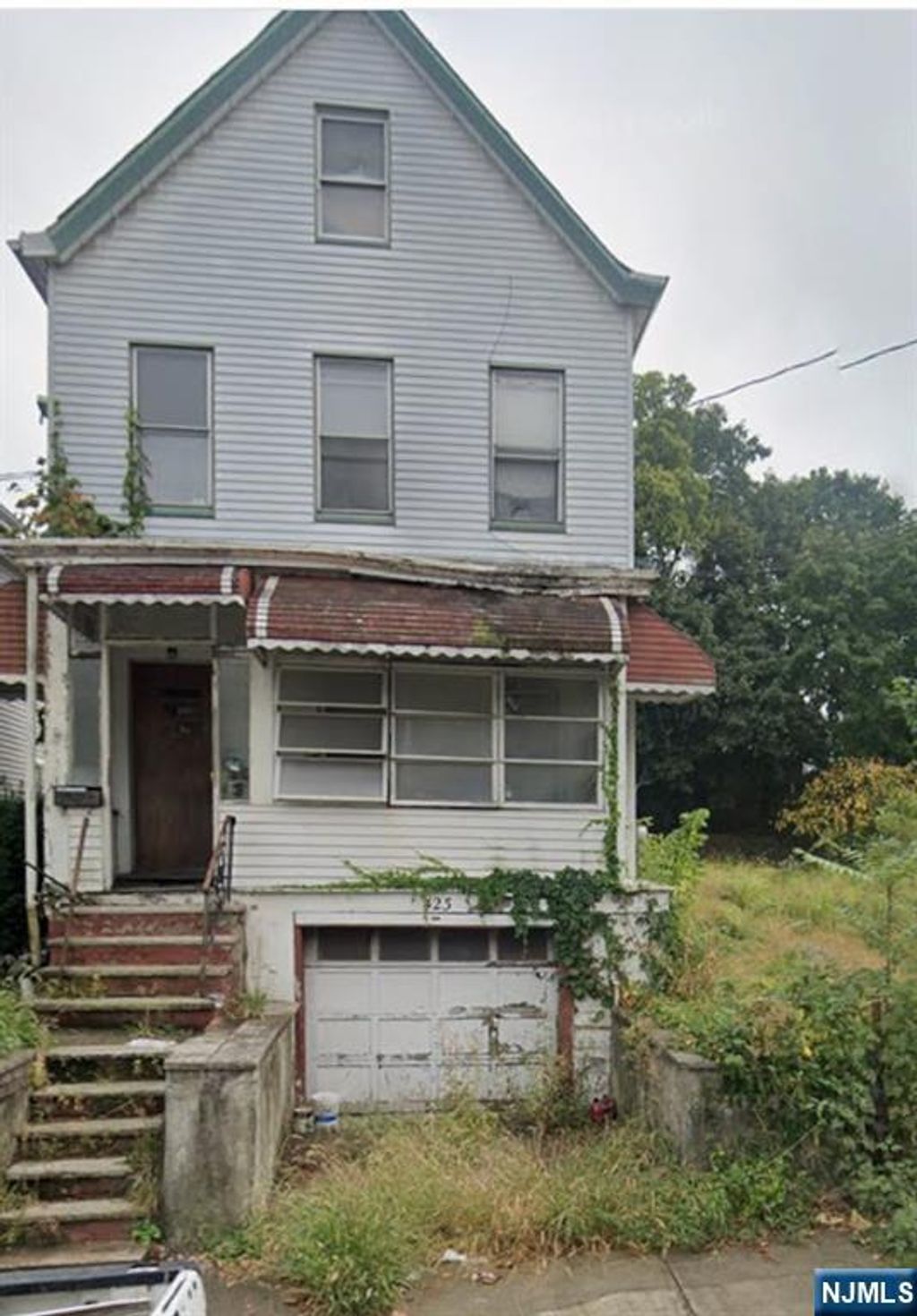 Photo of 423 Highland Avenue, Passaic, NJ 07055 (MLS # 25032076)