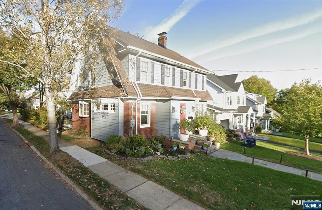 Photo of 17 Collinwood Road, Maplewood, NJ 07040 (MLS # 26004960)