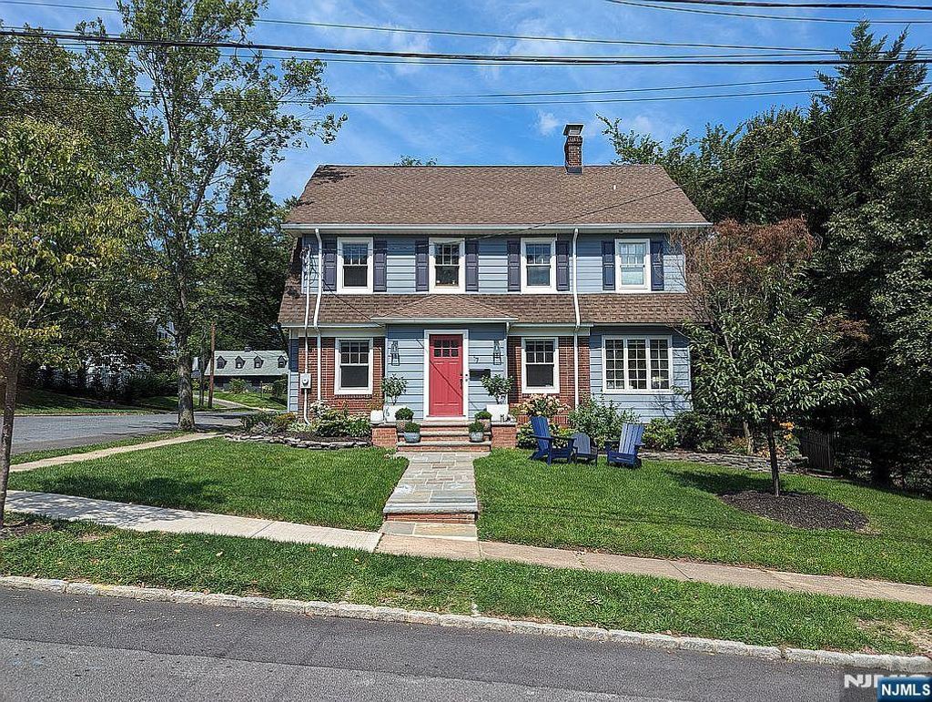 Photo of 17 Collinwood Road, Maplewood, NJ 07040 (MLS # 26004960)