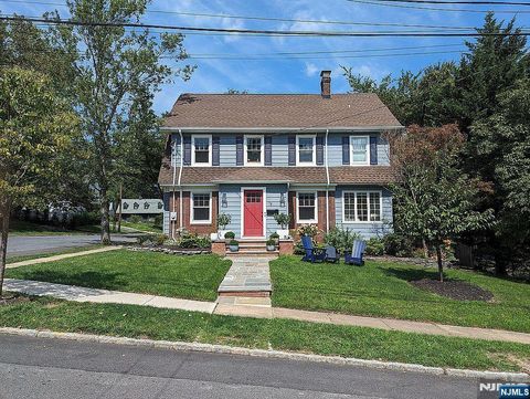 Photo of 17 Collinwood Road, Maplewood, NJ 07040 (MLS # 26004960)