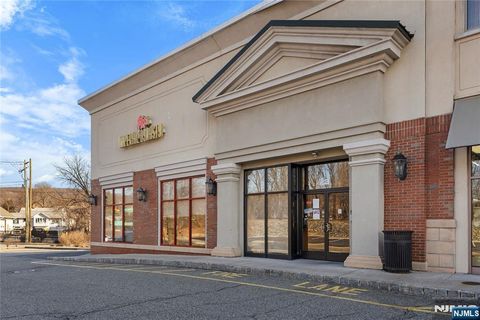 Photo of 3 Franklin Turnpike, Mahwah, NJ 07430 (MLS # 26011934)