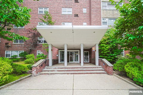 Photo of 1575 Center Avenue #3F, Fort Lee, NJ 07024 (MLS # 26011047)