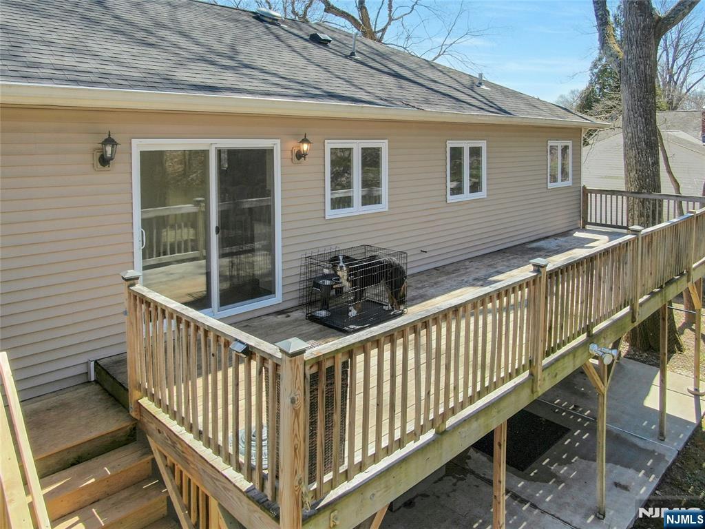158 Lakeshore Drive