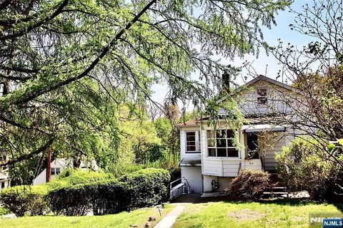 Photo of 84 12th Street, Hawthorne, NJ 07506 (MLS # 26013587)