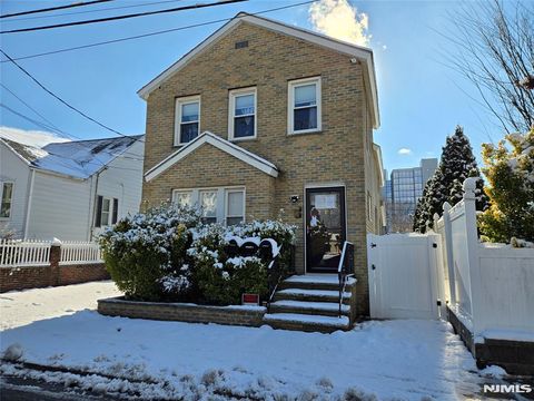 Photo of 282 Harding Ave #2nd Fl, Teaneck, NJ 07666 (MLS # 26003569)