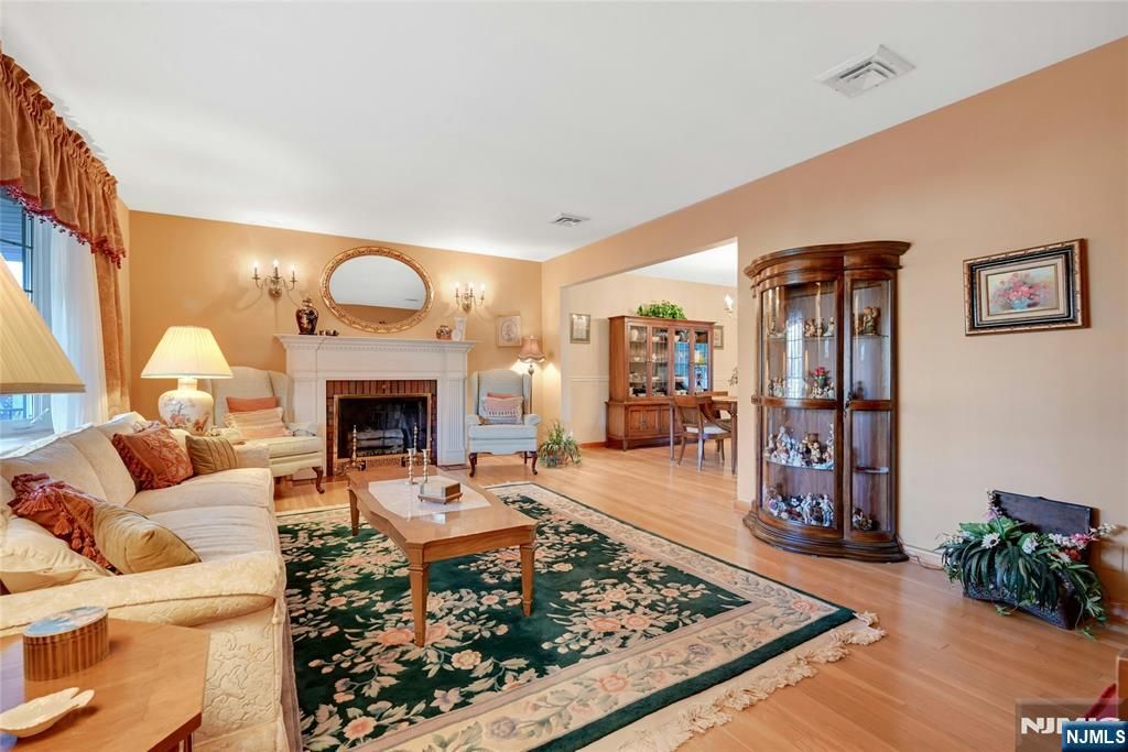 Photo of 412 Coolidge Avenue, Twp of Washington, NJ 07676 (MLS # 25040855)