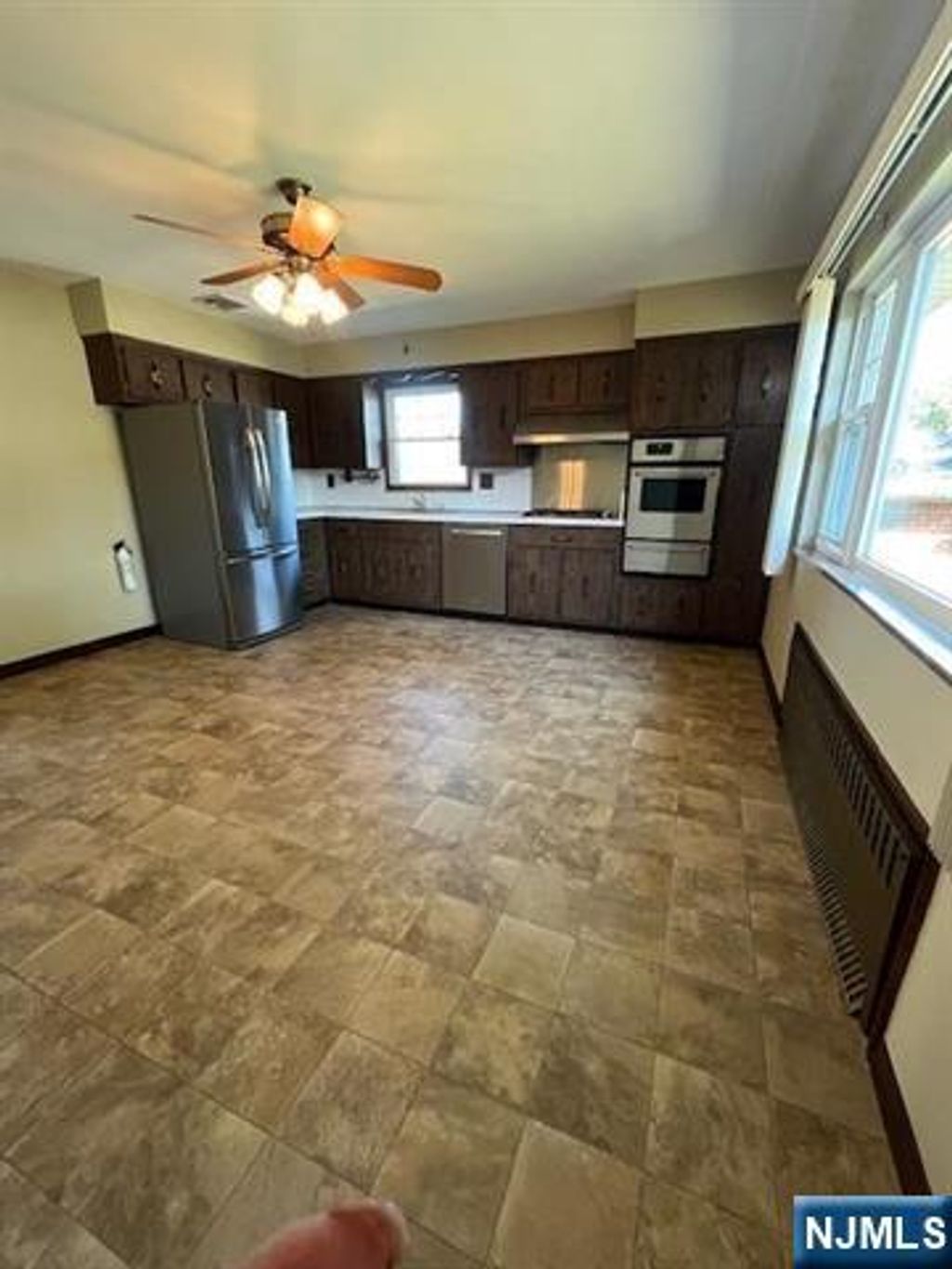 Photo of 1106 Keswick Place, Fort Lee, NJ 07024 (MLS # 25031203)