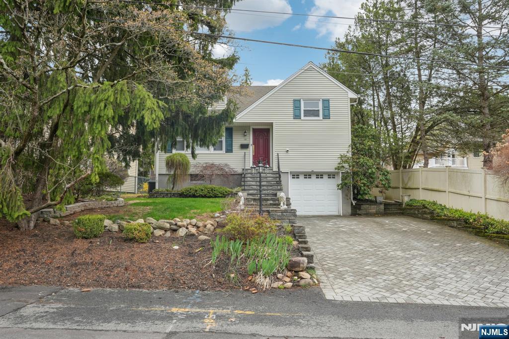 15 Spruce Avenue