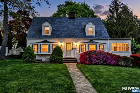 Photo of 137 Manhattan Avenue, Waldwick, NJ 07463 (MLS # 26039073)