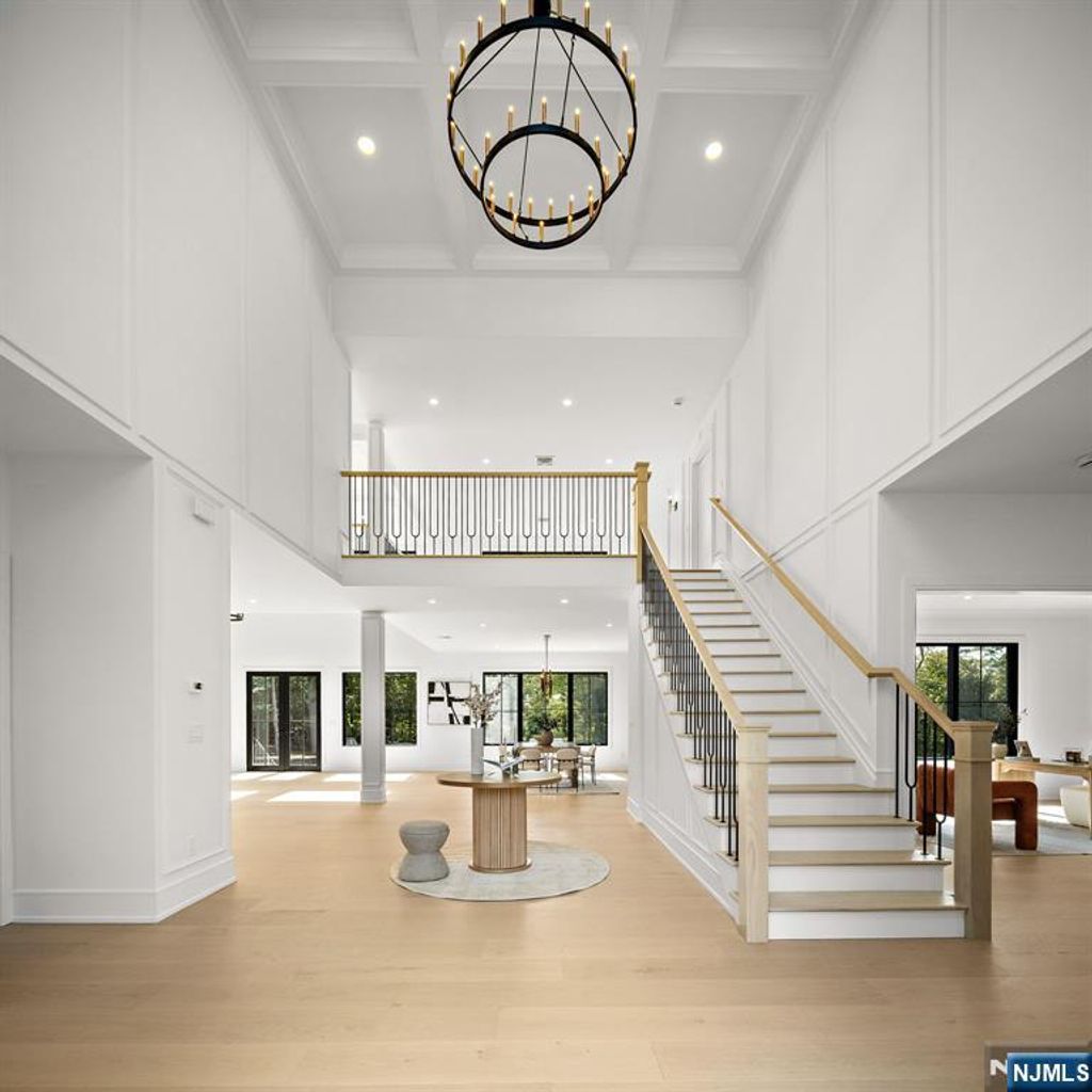 Photo of 36 Hampshire Hill Road, Upper Saddle River, NJ 07458 (MLS # 25033931)