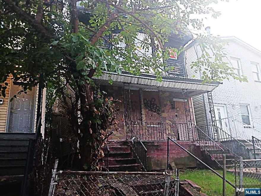 Attention investors and contractors! This zoned multi-family property offers incredible potential for redevelopment or restoration. Located in an urban area with strong rental demand,