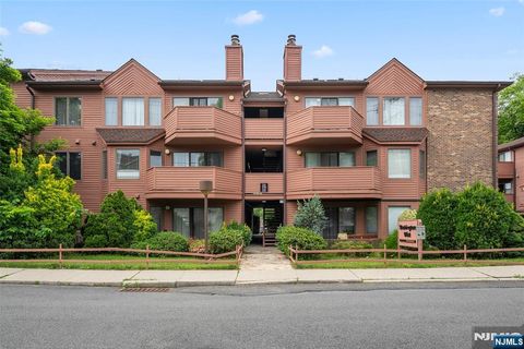 Photo of 216 Washington AVE #216A, Fort Lee, NJ 07024 (MLS # 26015275)