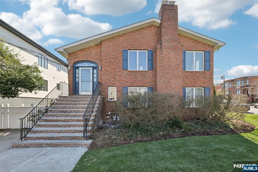 Rental Property at 118 Brinkerhoff Ave 2nd Fl, Palisades Park, New Jersey - Bedrooms: 3 
Bathrooms: 2 
Rooms: 9  - $4,450 MO.