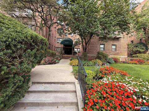 Photo of 2337 Hudson TER #E12, Fort Lee, NJ 07024 (MLS # 26035210)