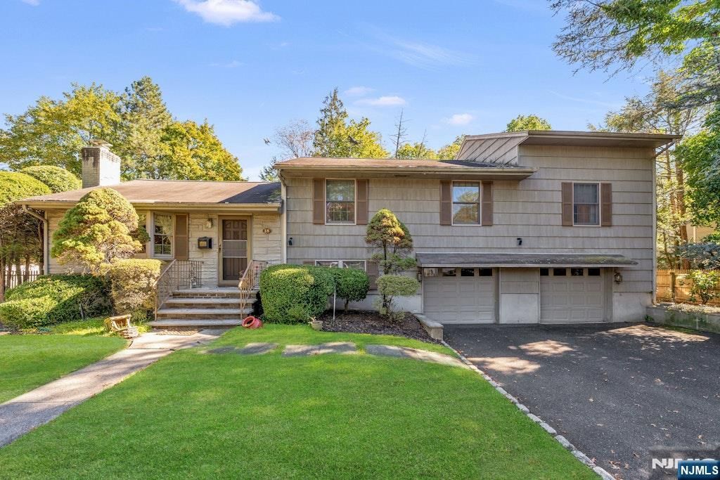 Photo of 18 Chestnut Place, Ho-Ho-Kus, NJ 07423 (MLS # 25034842)
