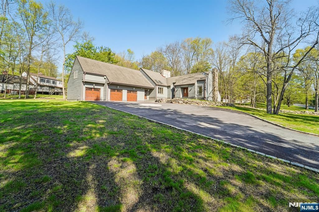 Photo of 11 Carlough Road, Upper Saddle River, NJ 07458 (MLS # 26016388)