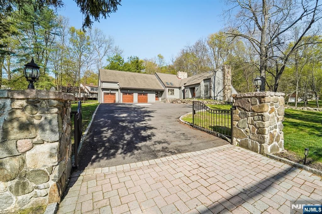Photo of 11 Carlough Road, Upper Saddle River, NJ 07458 (MLS # 26016388)