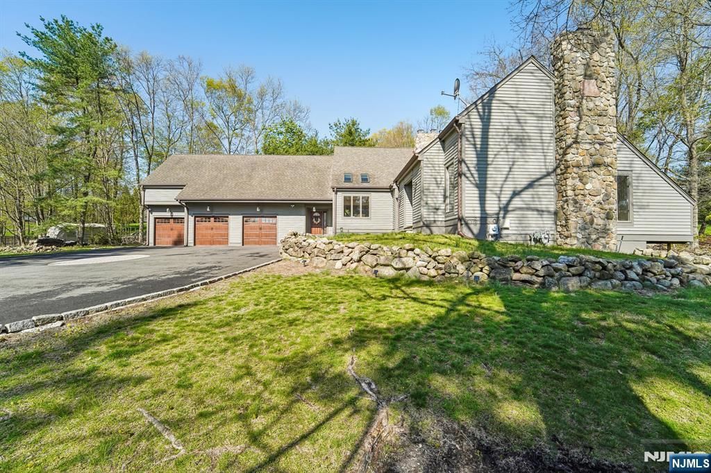 Photo of 11 Carlough Road, Upper Saddle River, NJ 07458 (MLS # 26016388)