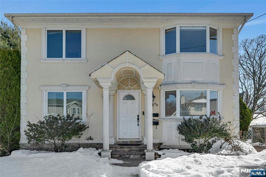 Spacious 2 bedroom, 1 bath unit on a lovely residential street. Kitchen with washer and dryer, Beautiful crown molding throughout the unit. A large balcony to enjoy your cup of coffee on.