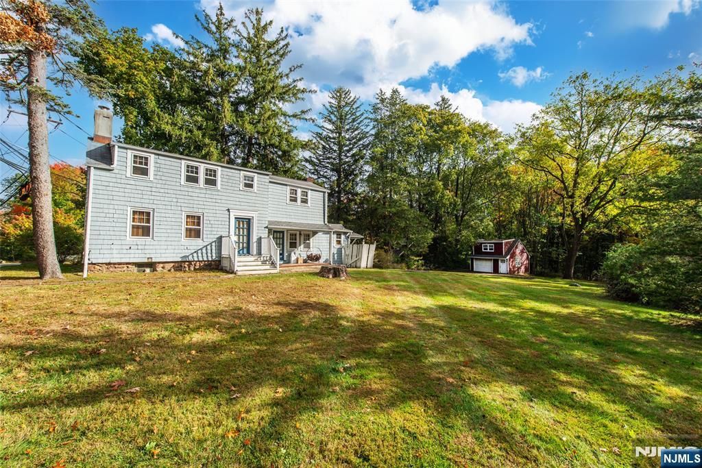 Photo of 723 W Crescent Avenue, Allendale, NJ 07401 (MLS # 25036951)