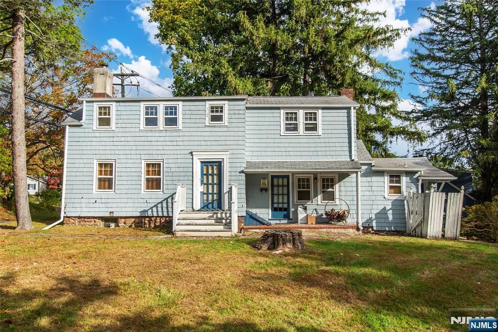 Photo of 723 W Crescent Avenue, Allendale, NJ 07401 (MLS # 25036951)