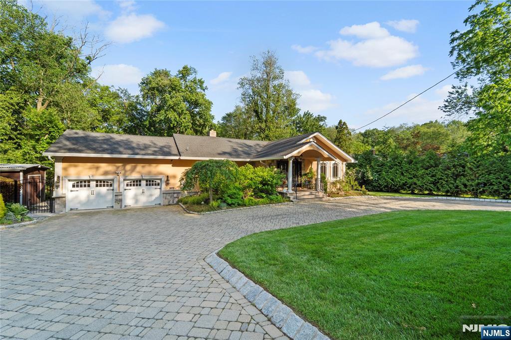 Property for Sale at 198 Pascack Road, Hillsdale, New Jersey - Bedrooms: 3 
Bathrooms: 3 
Rooms: 8  - $1,249,000