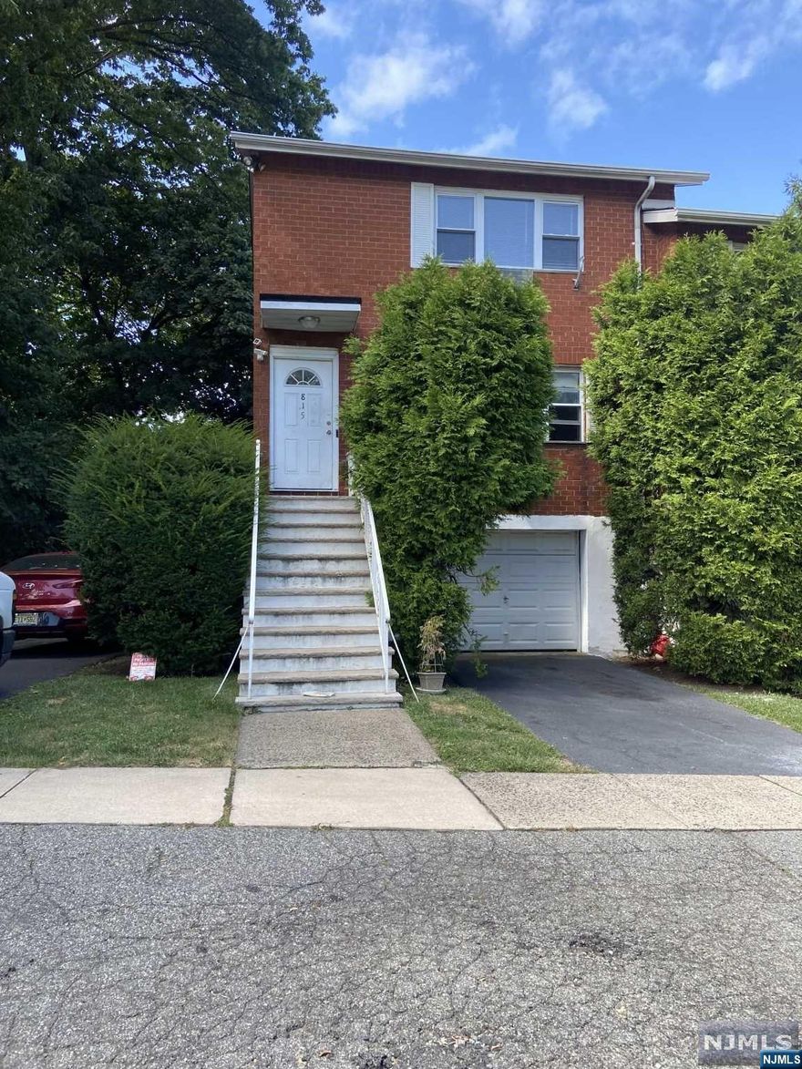 1 bedroom, 1 bath unit on the 2nd floor. Newly refinished wood floors. 1 outdoor parking space included. Near major roadways. No pets.