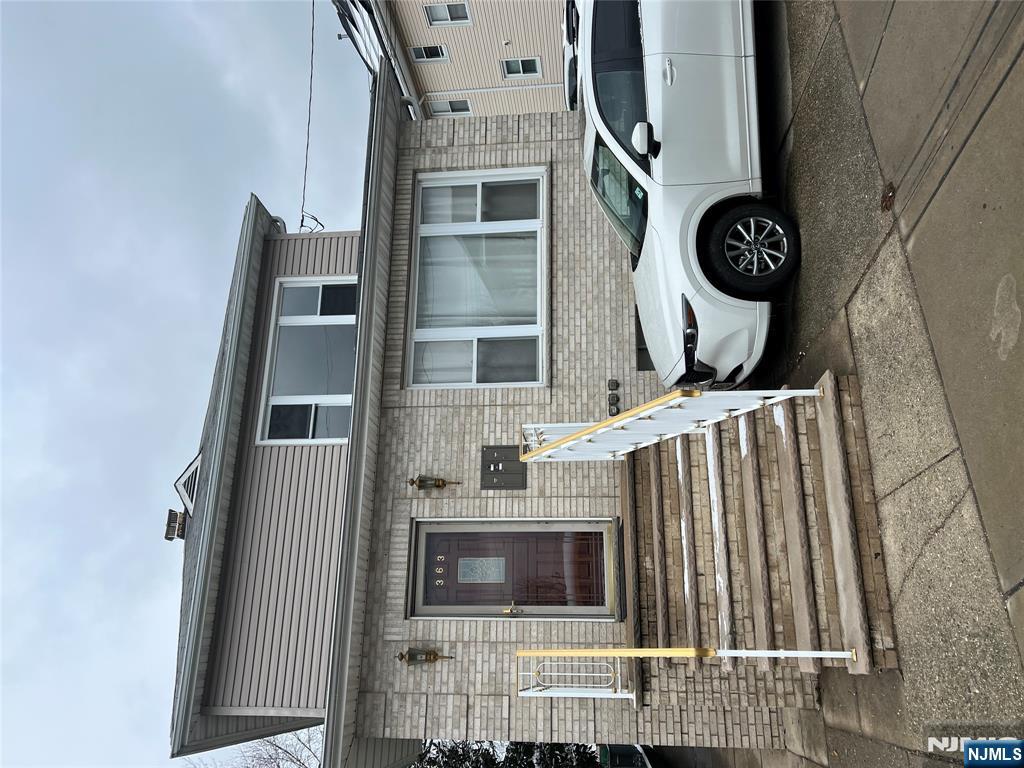 363 Commercial Ave 2, Cliffside Park, New Jersey - 2 Bedrooms  
1 Bathrooms  
5 Rooms - 