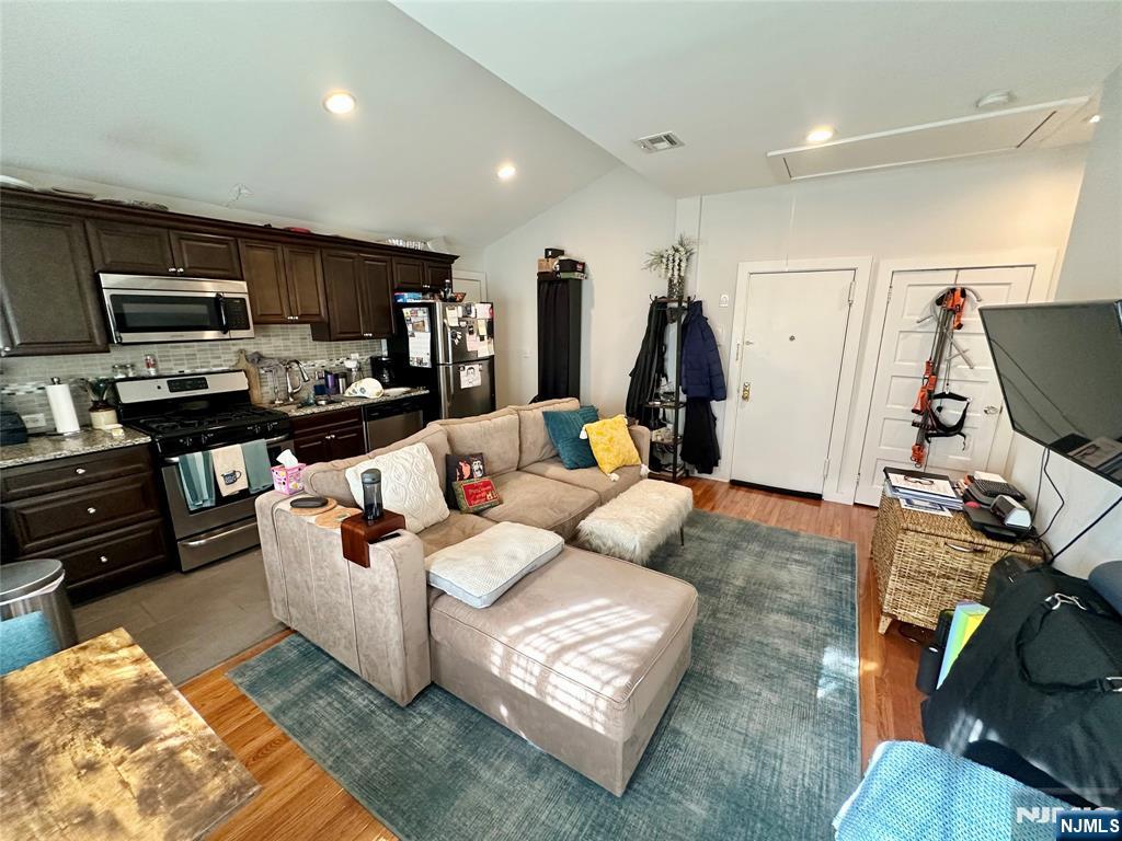 390 Apt 4 Orange Road 4