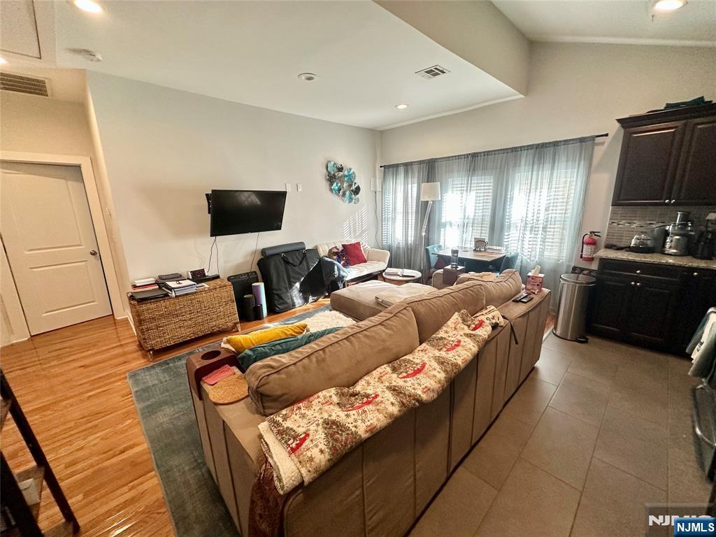 390 Apt 4 Orange Road 4