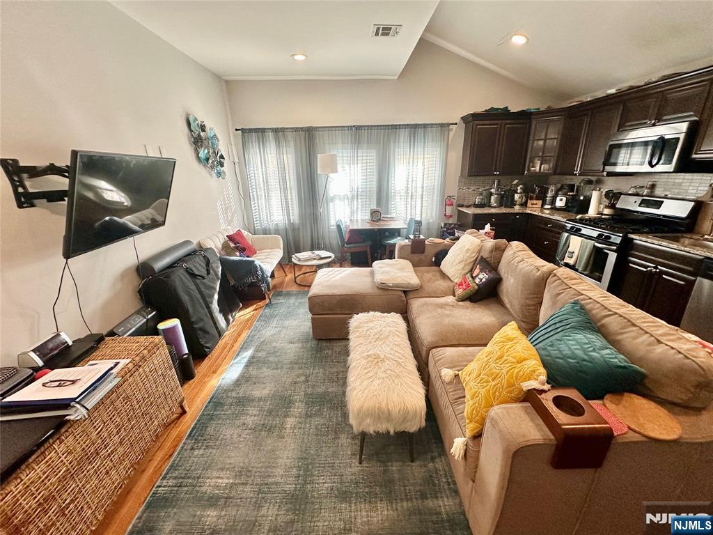 390 Apt 4 Orange Road 4