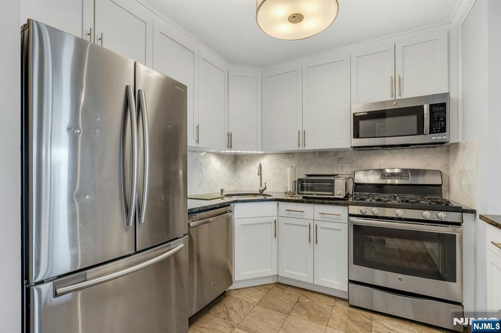 2000 Linwood Avenue 15P
