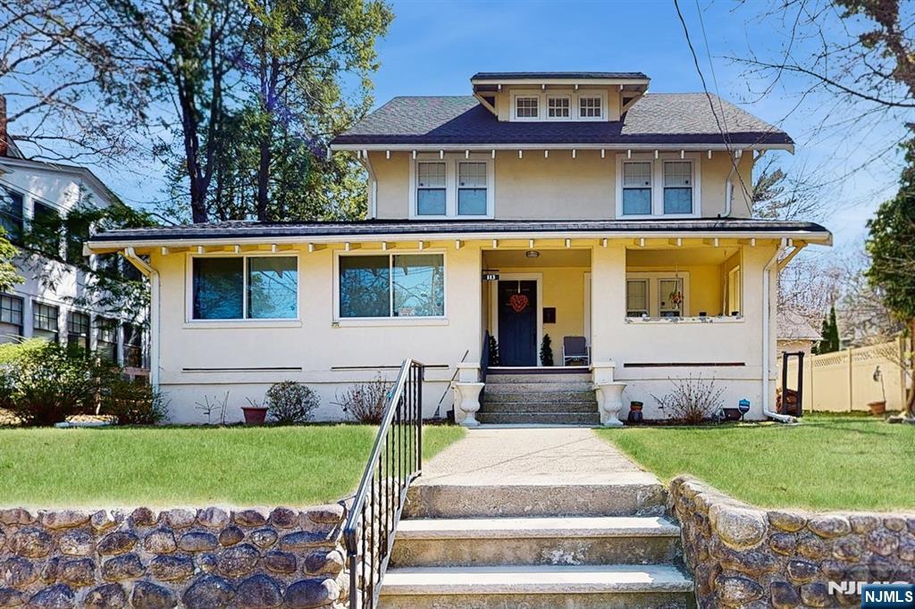 113 Glenwood Avenue, Leonia, New Jersey - 5 Bedrooms  
4 Bathrooms  
10 Rooms - 