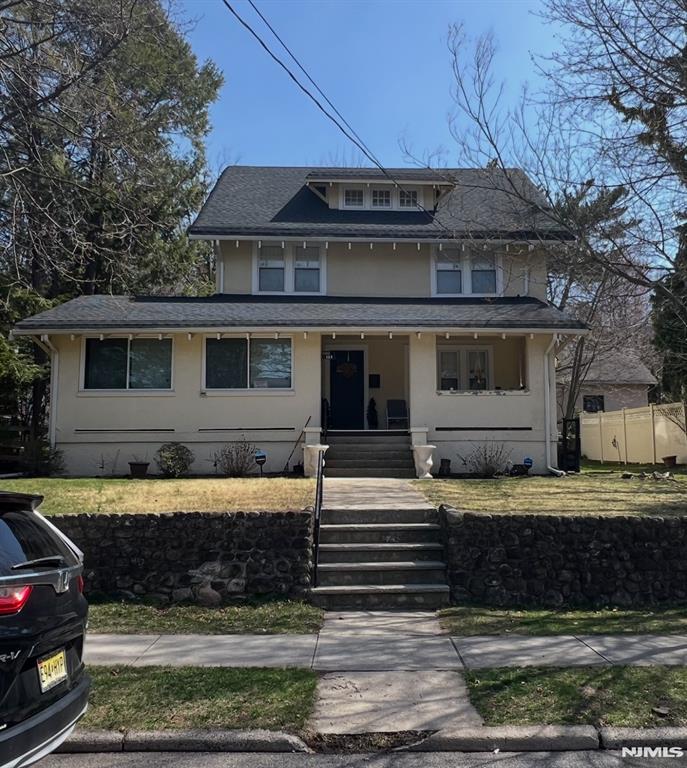 113 Glenwood Avenue, Leonia, New Jersey - 5 Bedrooms  
4 Bathrooms  
10 Rooms - 