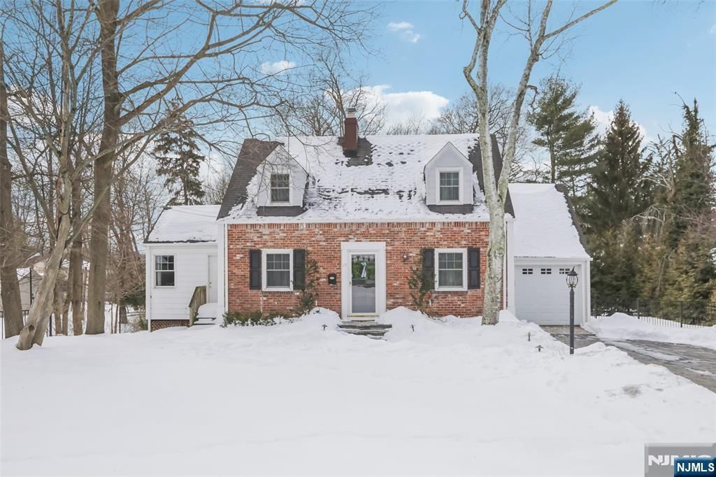 Photo of 19 Linwood Avenue, Midland Park, NJ 07432 (MLS # 26005672)