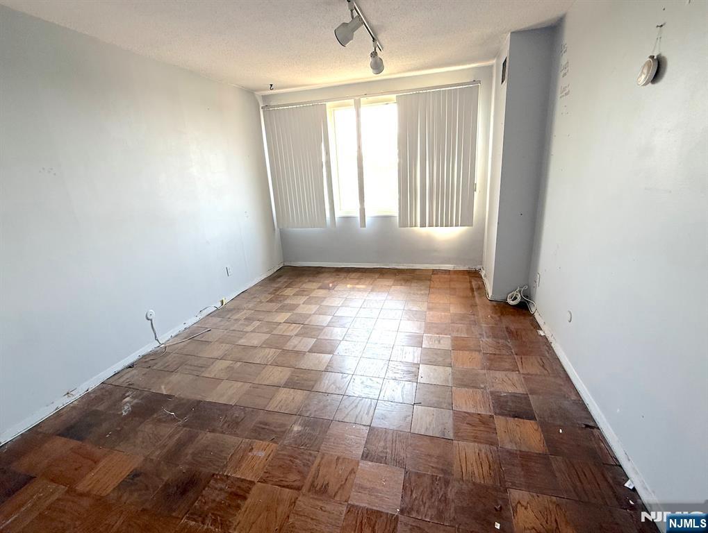 555 North Avenue 7K
