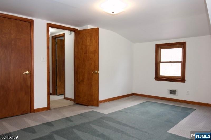 Pompton Lakes, New Jersey 07442, United States, 3 Bedrooms Bedrooms, ,2 BathroomsBathrooms,Residential,Pending,101709