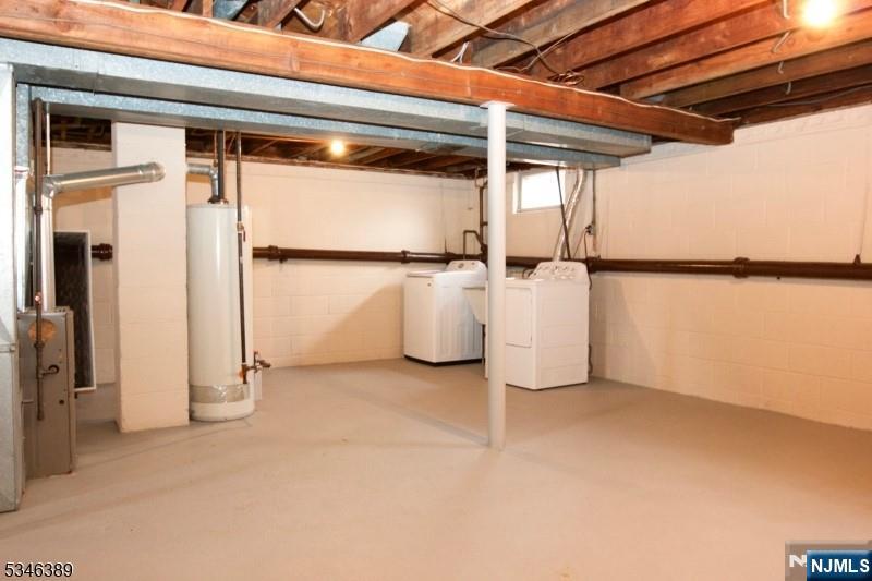 Pompton Lakes, New Jersey 07442, United States, 3 Bedrooms Bedrooms, ,2 BathroomsBathrooms,Residential,Pending,101709