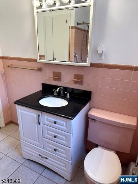 Pompton Lakes, New Jersey 07442, United States, 3 Bedrooms Bedrooms, ,2 BathroomsBathrooms,Residential,Pending,101709