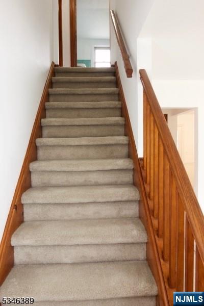 Pompton Lakes, New Jersey 07442, United States, 3 Bedrooms Bedrooms, ,2 BathroomsBathrooms,Residential,Pending,101709