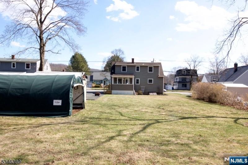 Pompton Lakes, New Jersey 07442, United States, 3 Bedrooms Bedrooms, ,2 BathroomsBathrooms,Residential,Pending,101709