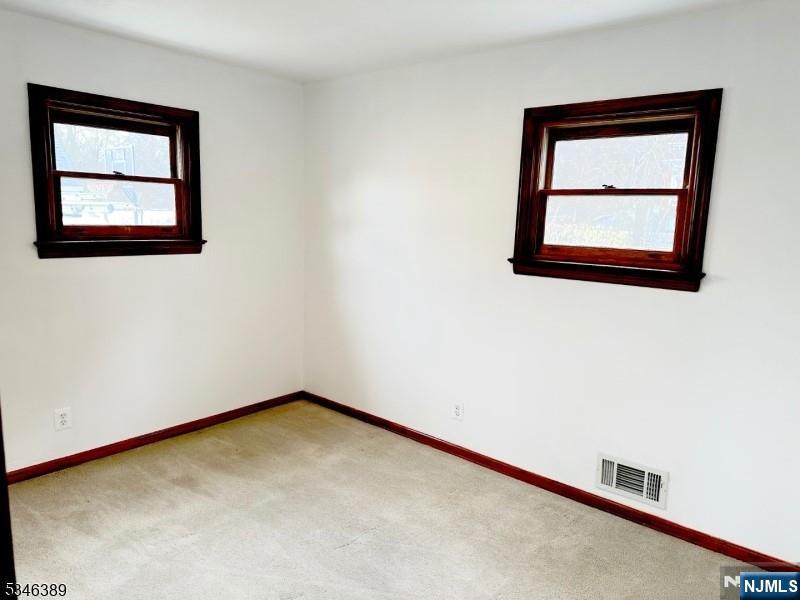 Pompton Lakes, New Jersey 07442, United States, 3 Bedrooms Bedrooms, ,2 BathroomsBathrooms,Residential,Pending,101709