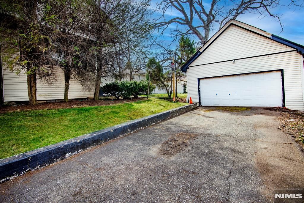 Photo of 960 Maple Ave, Ridgefield, NJ 07657 (MLS # 26007802)