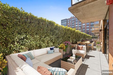 1100 Maxwell Lane 422 Hoboken NJ 07030