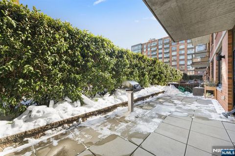 1100 Maxwell Lane 422 Hoboken NJ 07030