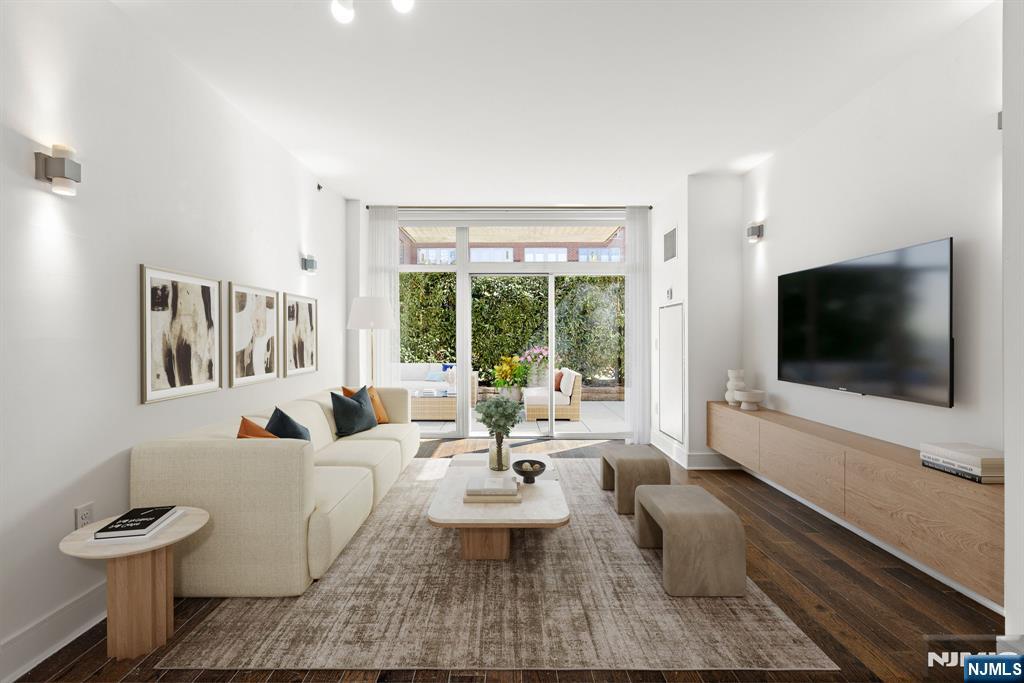 1100 Maxwell Lane 422